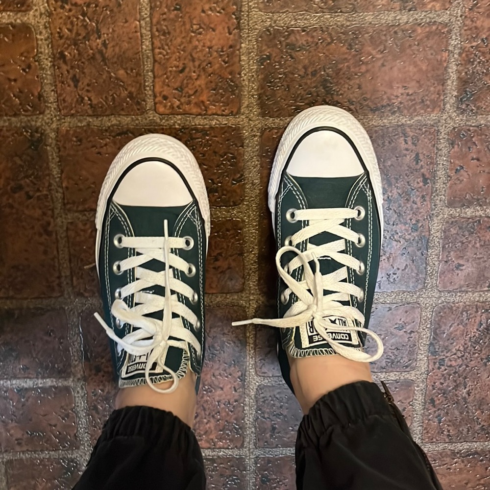 Hunter green converse like new